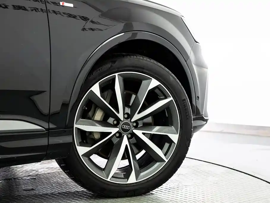 Audi Q7 2023 55 TFSI quattro S line sports купить на сайте DeffCars