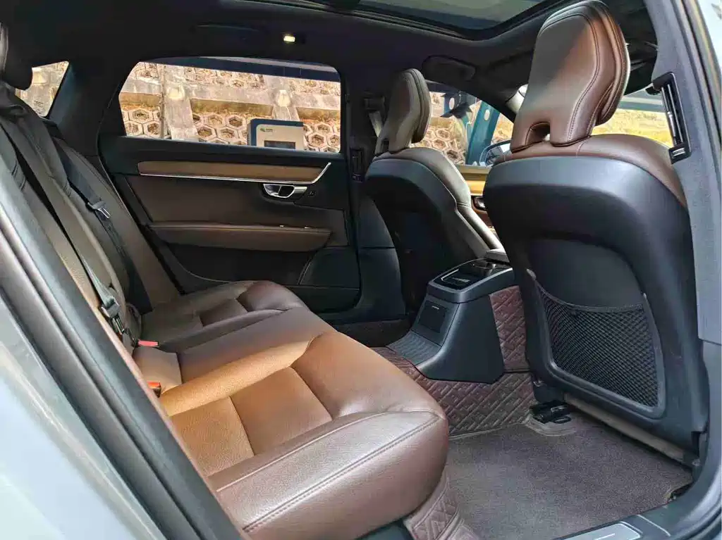 Volvo S90 Plug-in Hybrid 2022 T8 E-Drive Hybrid Zhiyi Luxury Edition купить на сайте DeffCars
