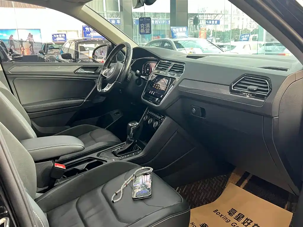 Tiguan L 2021 330TSI automatic two-wheel drive R-Line version купить на сайте DeffCars