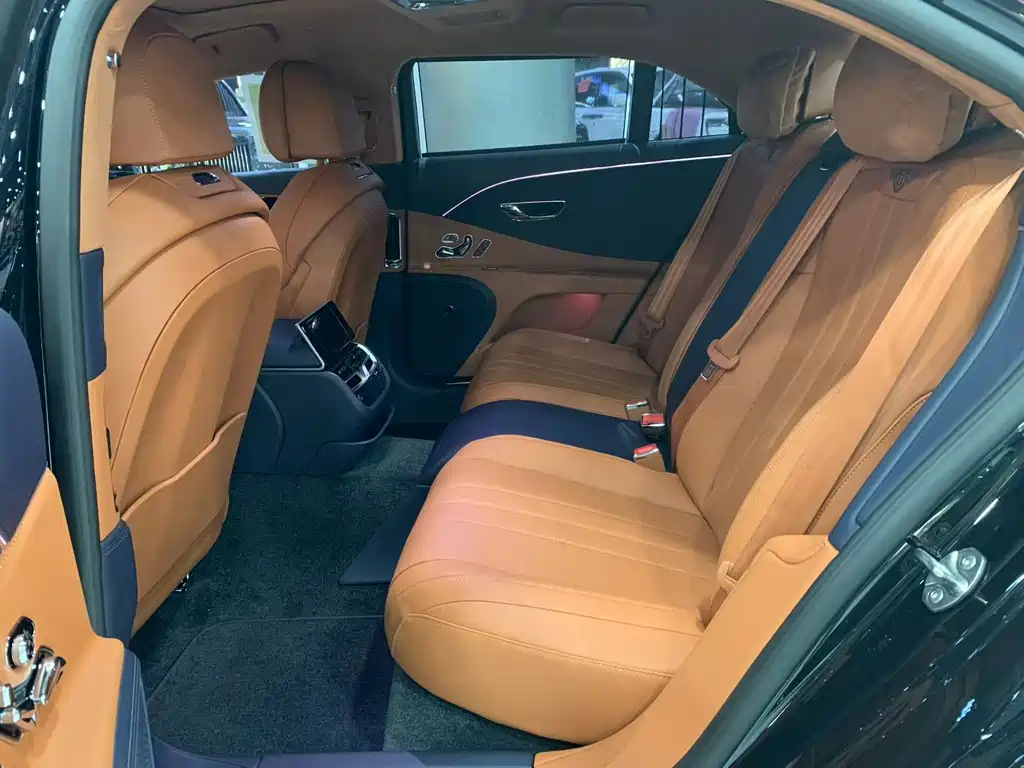 Flying Spur Plug-in Hybrid 2026 4.0T V8 Standard Edition купить на сайте DeffCars