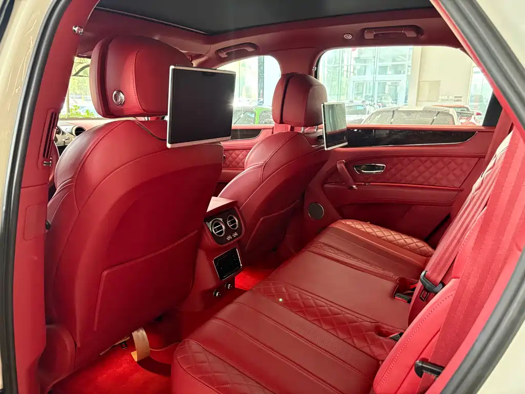 Bentayga 2017 6.0T Standard Edition купить на сайте DeffCars
