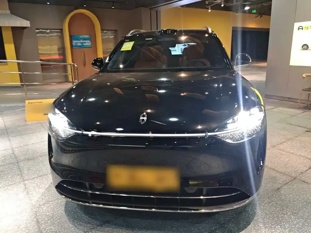 Wenjie M9 2025 extended range Ultra version 52kWh 6-seater version 192-line lidar) купить на сайте DeffCars