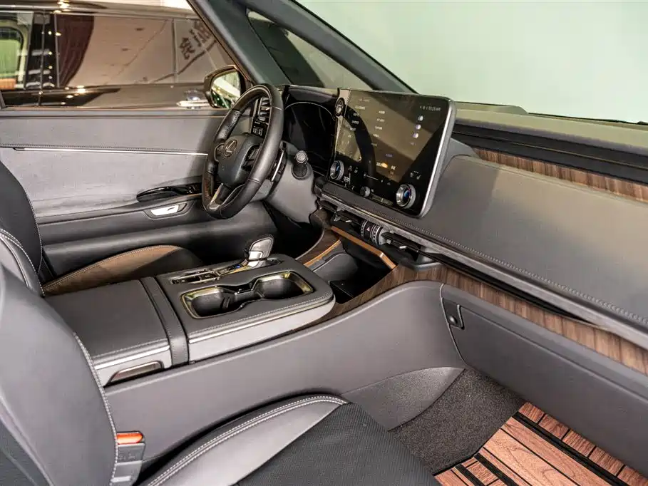 Lexus LM 2023 350h seven-seat elegant version купить на сайте DeffCars
