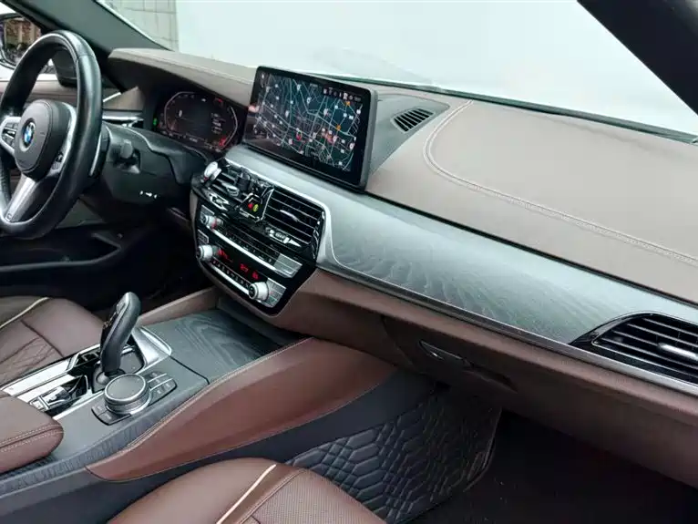 BMW 5 Series 2021 530Li Leading M Sports Package купить на сайте DeffCars