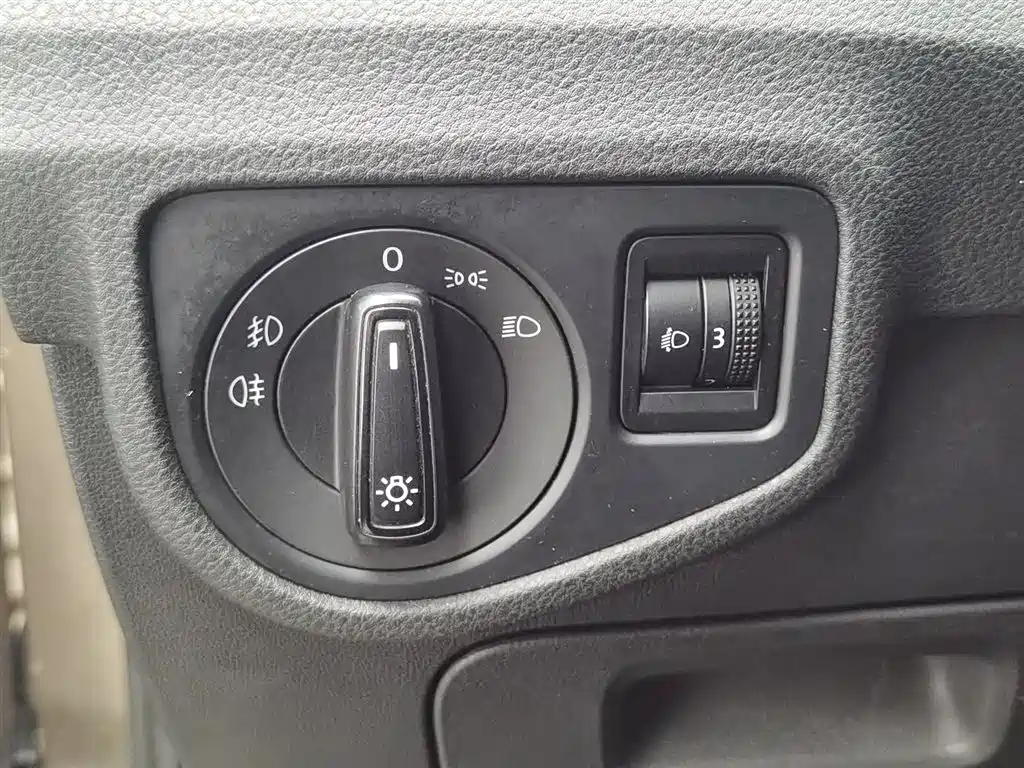 Golf·Jialu 2016 1.6L automatic comfort type купить на сайте DeffCars