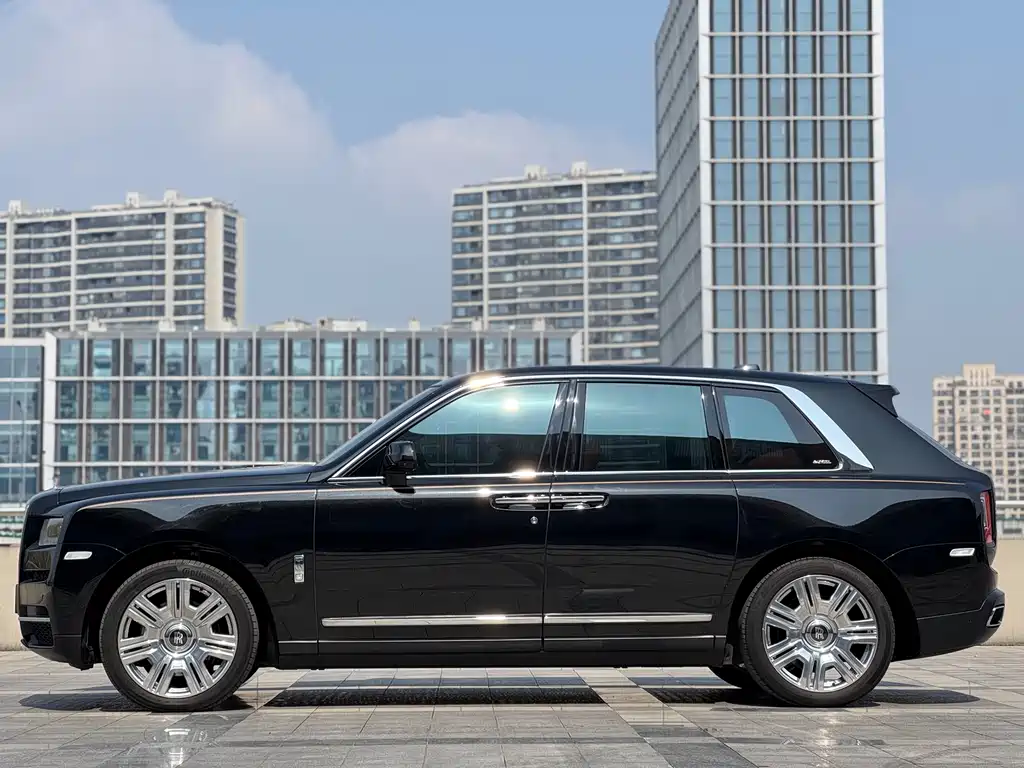 Cullinan 2018 four-seat version купить на сайте DeffCars