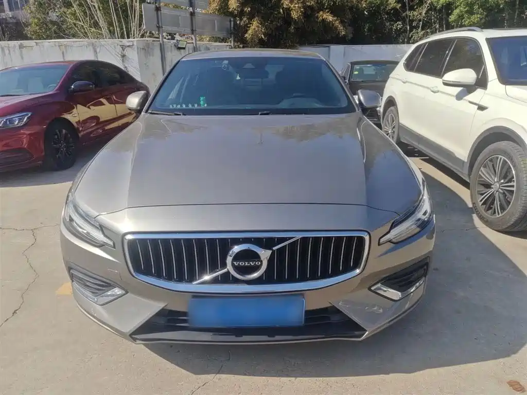 Volvo S60 2020 T4 Zhiyi Luxury Edition купить на сайте DeffCars
