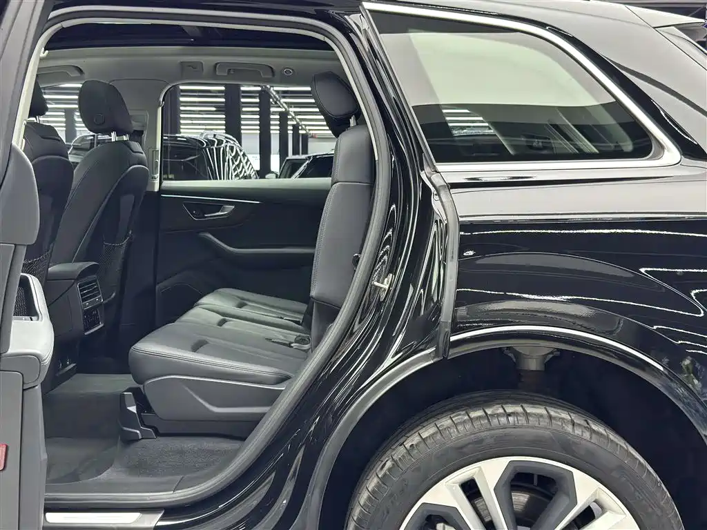 Audi Q7 2023 55 TFSI quattro S line sports купить на сайте DeffCars