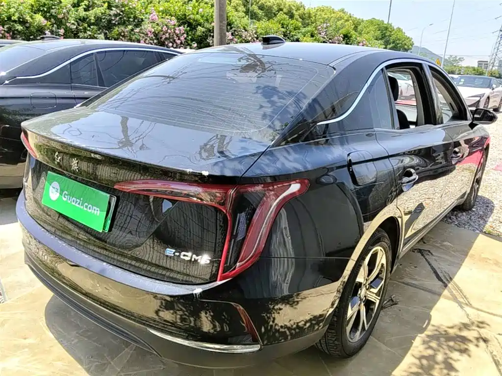 Hongqi E-QM5 2023 facelift basic travel version купить на сайте DeffCars