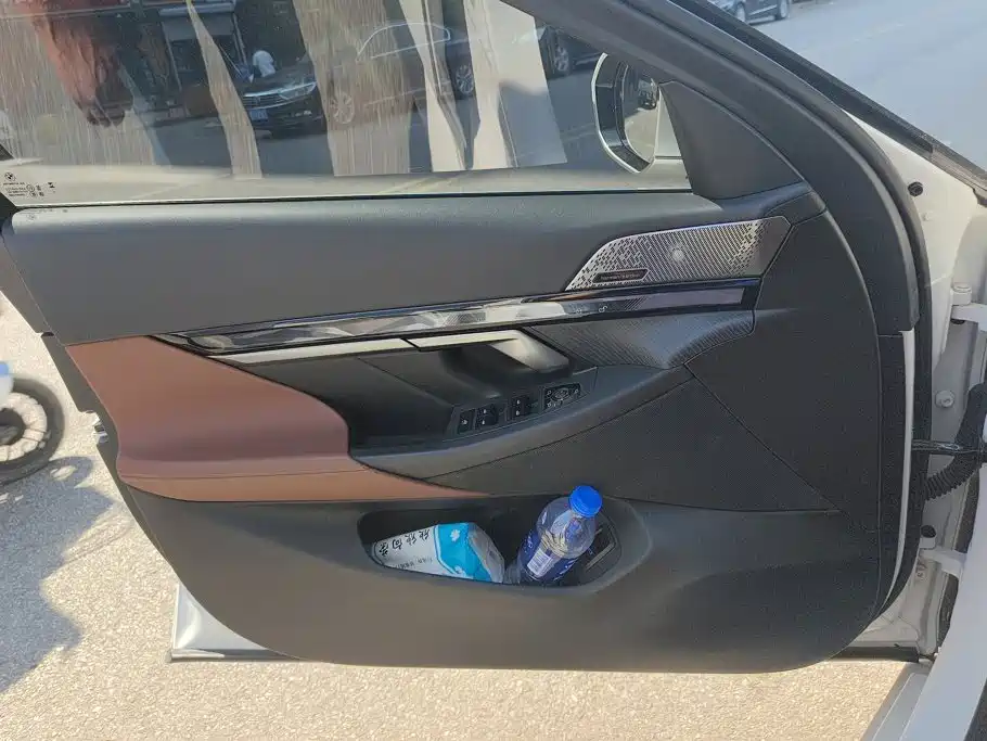 BMW 5 Series 2025 530Li Leading Luxury Package купить на сайте DeffCars