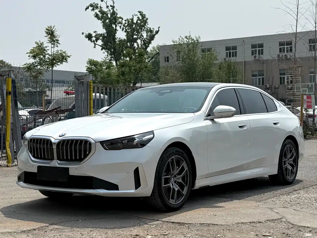 BMW 5 Series 2024 530Li Leading Luxury Package купить на сайте DeffCars