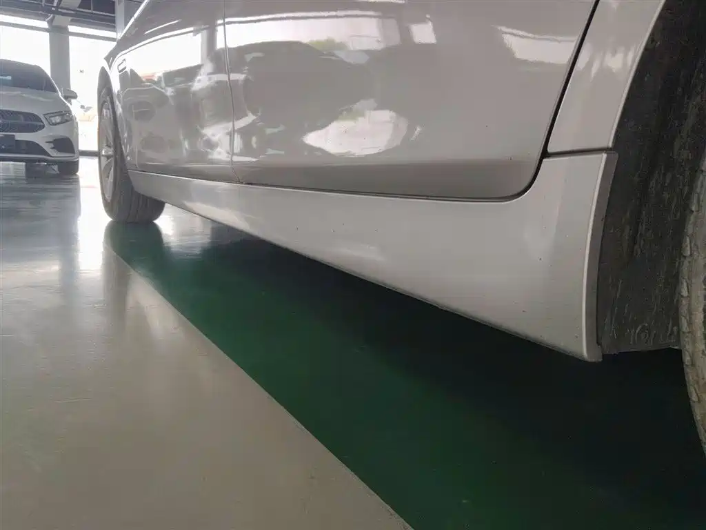 BMW 5 Series 2017 520Li Elegant купить на сайте DeffCars