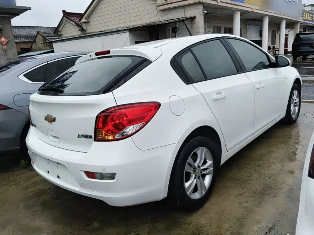 Cruze 2015 hatchback 1.6L automatic comfort version купить на сайте DeffCars