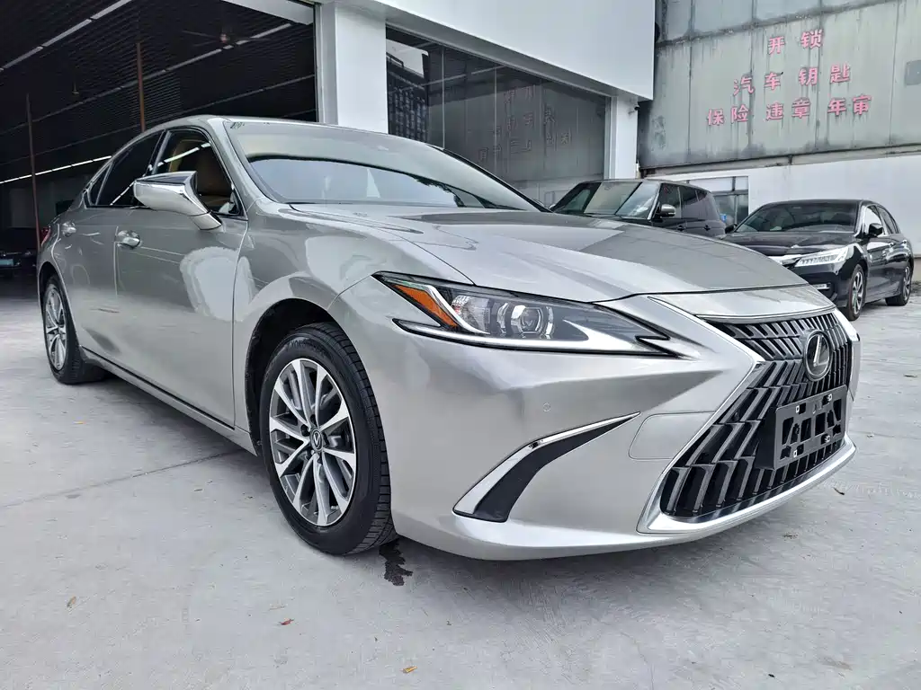 Lexus ES 2022 200 Excellence Edition купить на сайте DeffCars