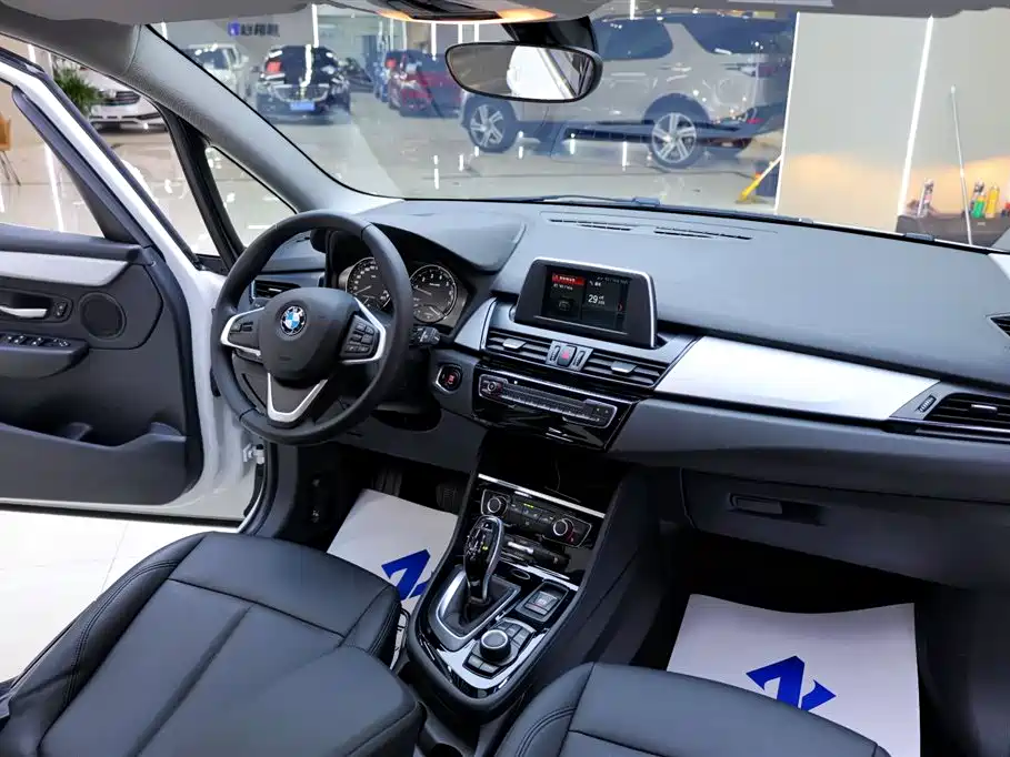 BMW 2 Series Multipurpose Station Wagon 2019 220i Leading Model купить на сайте DeffCars