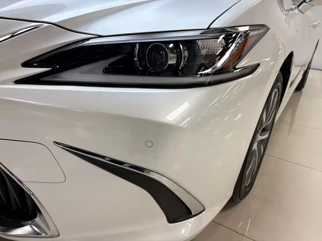 Lexus ES 2020 200 Excellence Edition купить на сайте DeffCars