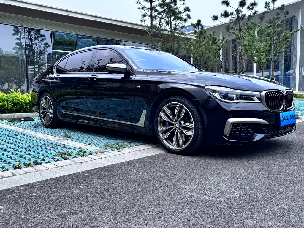 BMW 7 Series 2018 M760Li xDrive купить на сайте DeffCars