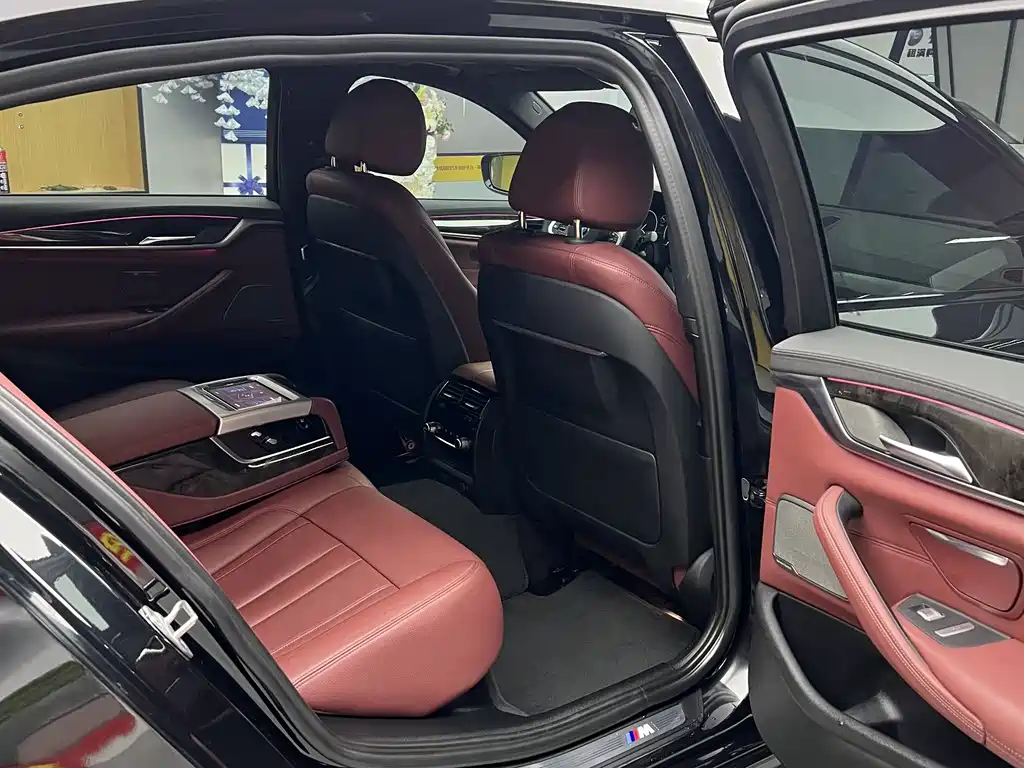 BMW 5 Series 2019 530Li Exclusive M Sports Package купить на сайте DeffCars