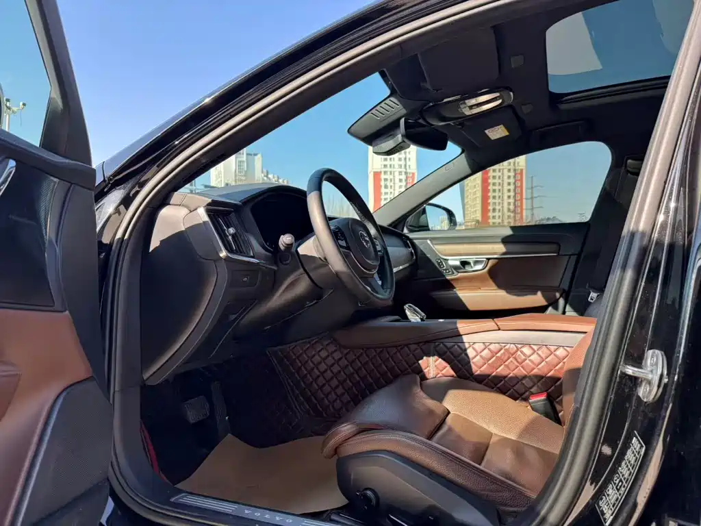 Volvo S90 2023 B5 Zhiyuan Luxury Edition купить на сайте DeffCars