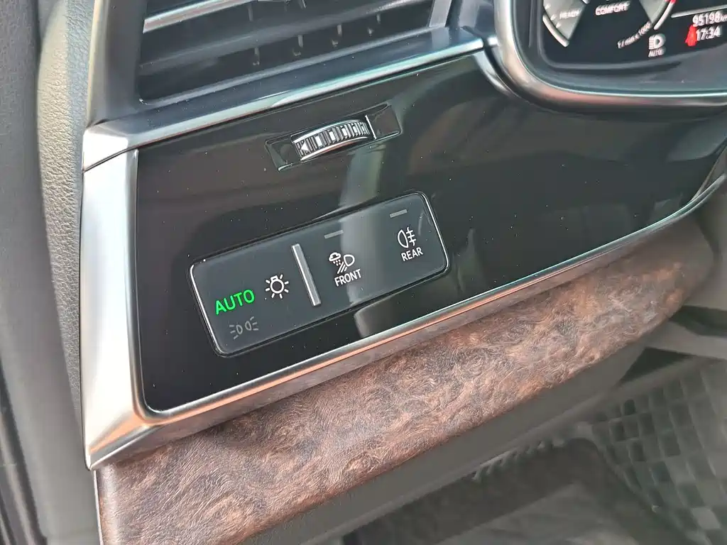 Audi Q7 2022 55 TFSI quattro S line sports купить на сайте DeffCars