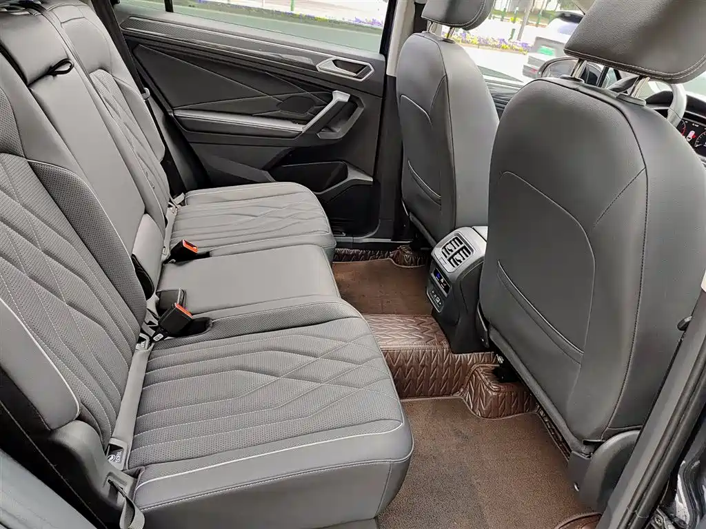 Tiguan L 2023 330TSI automatic two-wheel drive R-Line version купить на сайте DeffCars
