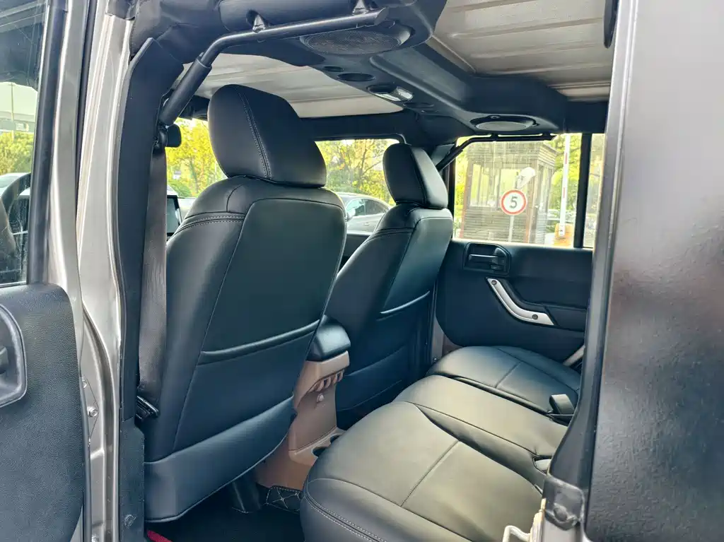Wrangler 2013 3.6L Rubicon four-door version купить на сайте DeffCars