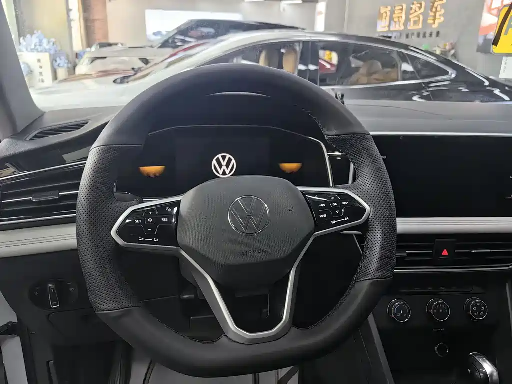 Tiguan L 2022 330TSI automatic two-wheel drive comfort version купить на сайте DeffCars
