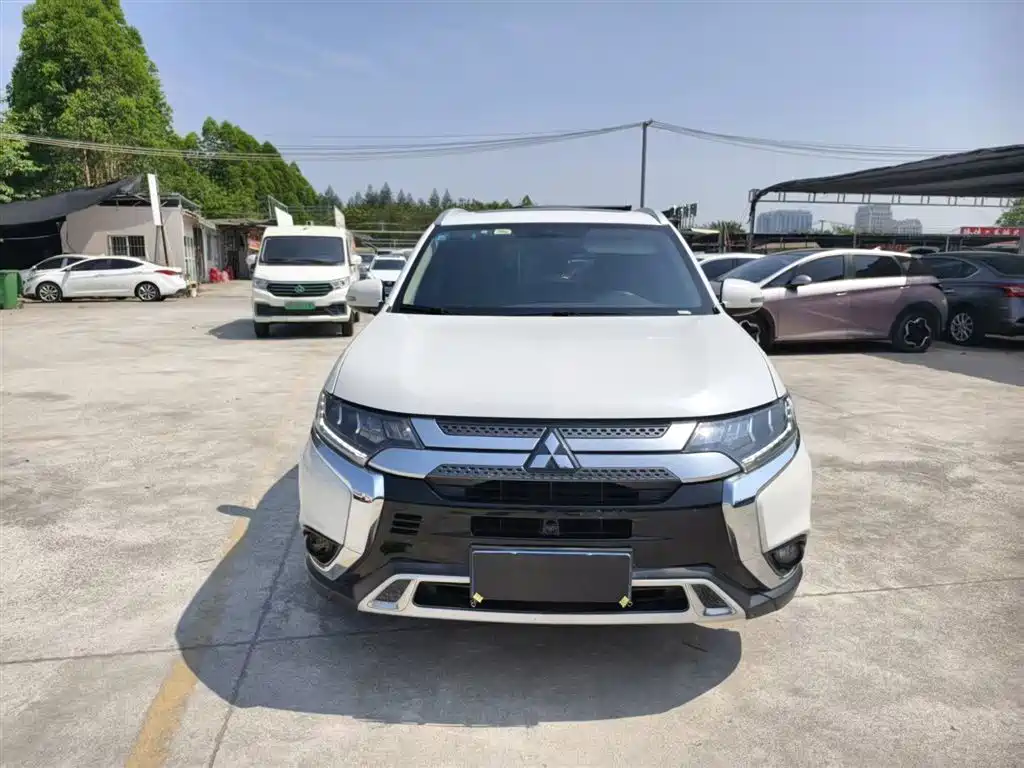Outlander 2020 2.4L four-wheel drive exclusive version, 5 seats купить на сайте DeffCars