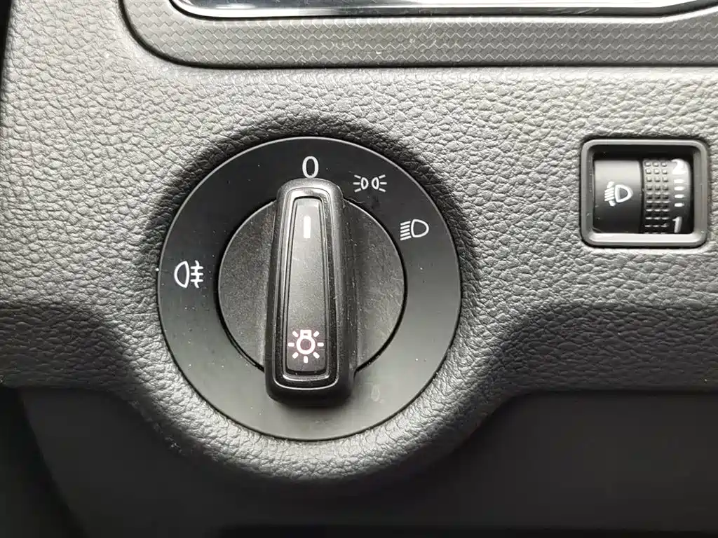 Santana 2019 1.5L automatic fashion version National VI купить на сайте DeffCars