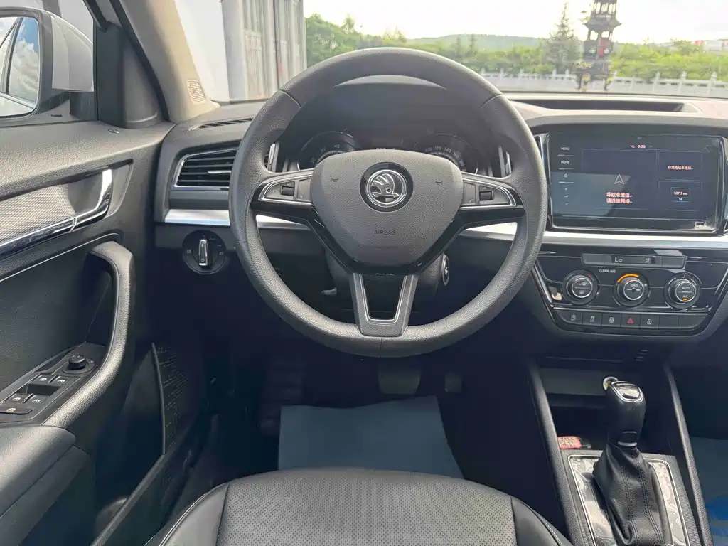 Komic 2023 facelift 1.5L automatic comfort version купить на сайте DeffCars