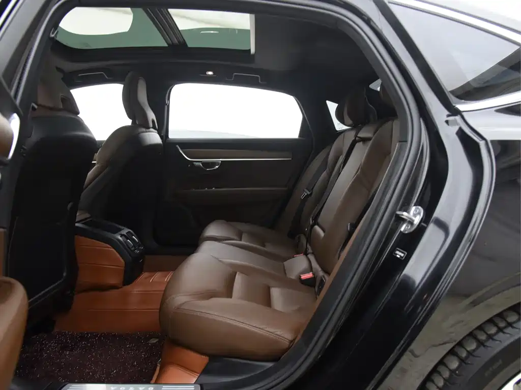 Volvo S90 2024 B5 Zhiyi Luxury Edition купить на сайте DeffCars