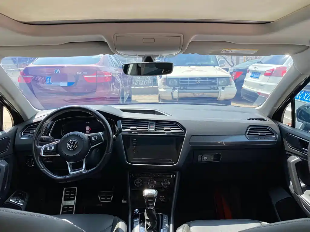 Tiguan L 2021 330TSI automatic two-wheel drive R-Line version купить на сайте DeffCars