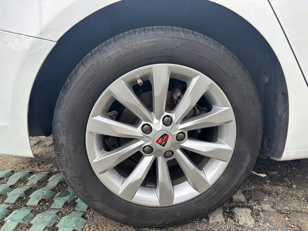 Roewe i6 New Energy 2017 45T Hybrid Internet Smart Edition купить на сайте DeffCars