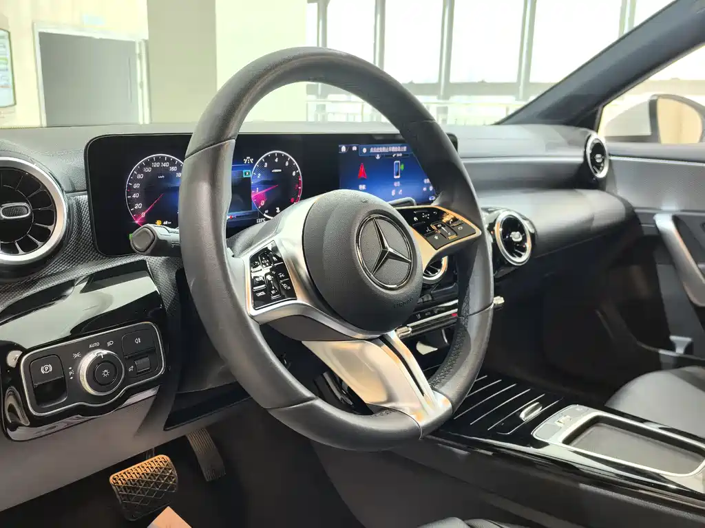 Mercedes-Benz A-Class 2023 A 180 L купить на сайте DeffCars