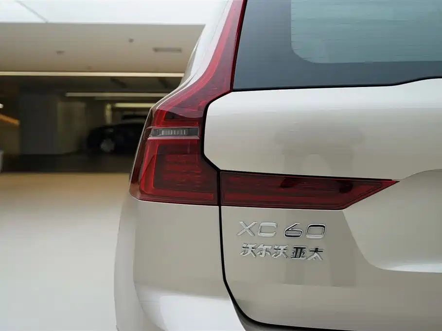 Volvo XC60 2026 B5 four-wheel drive Zhiyi Luxury Edition купить на сайте DeffCars