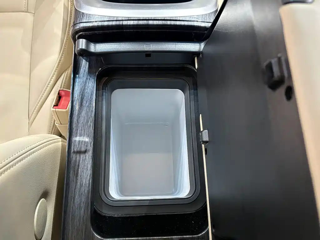 Buick GL8 2023 ES Lu Zun Exclusive Model купить на сайте DeffCars