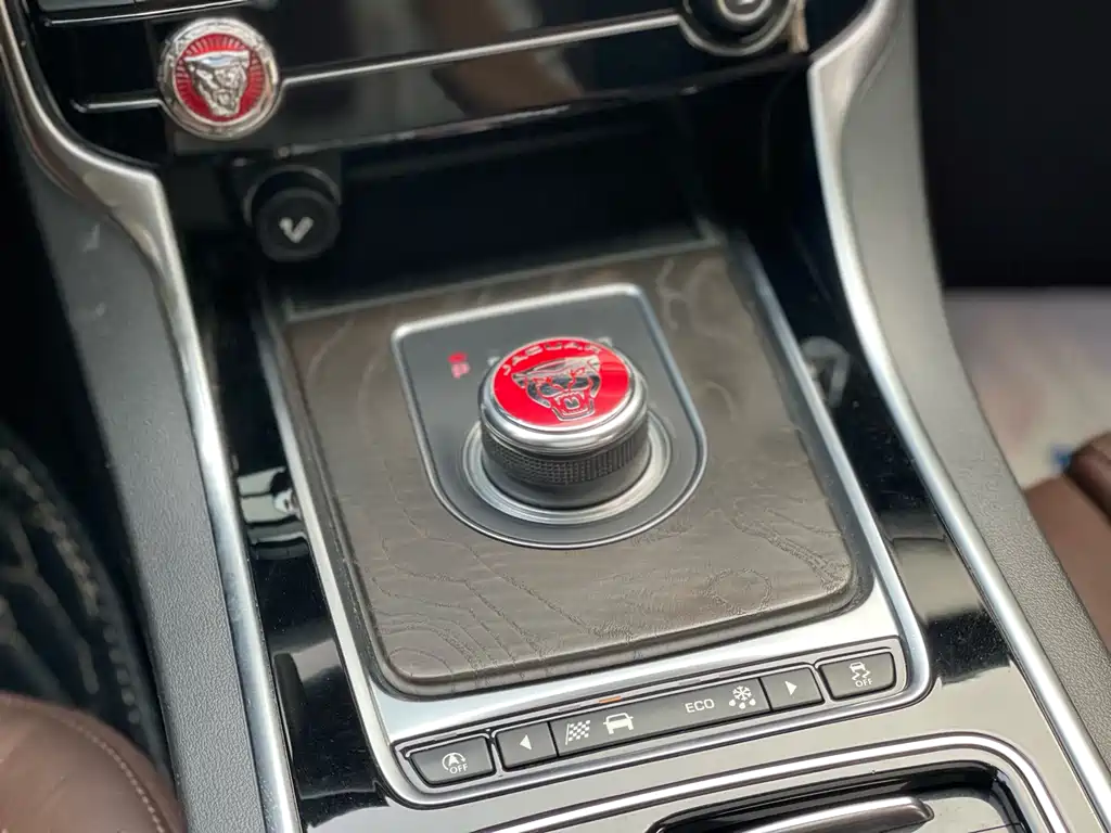 Jaguar XFL 2020 XFL 2.0T P250 four-wheel drive exclusive edition купить на сайте DeffCars