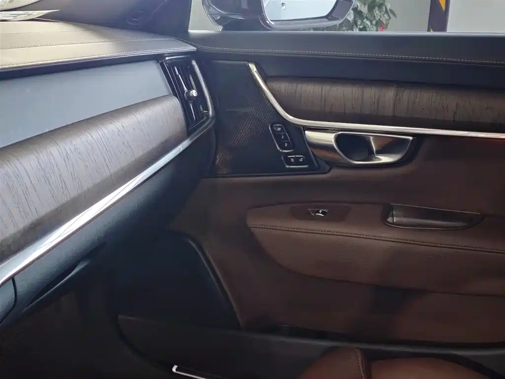 Volvo S90 2021 B5 Zhiyuan Luxury Edition купить на сайте DeffCars
