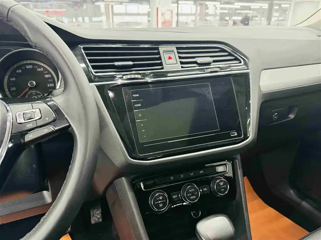 Tiguan L 2019 330TSI automatic two-wheel drive panoramic comfort version National VI купить на сайте DeffCars