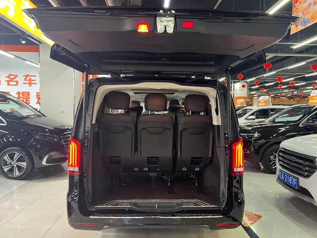 Mercedes-Benz V-Class 2022 V 260 L Long Wheelbase Luxury Edition купить на сайте DeffCars