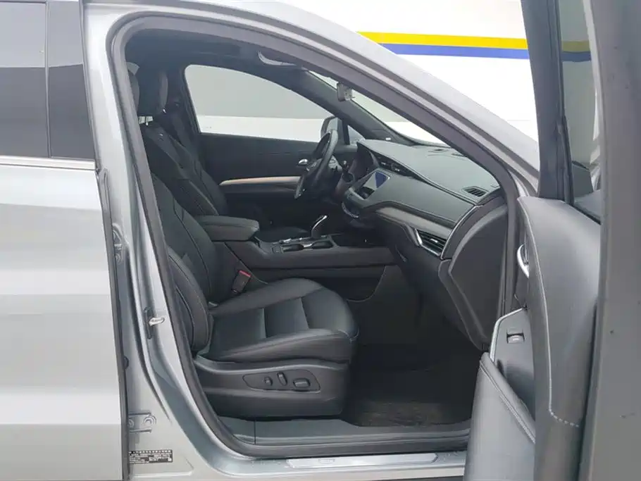 Cadillac XT4 2022 28T two-wheel drive luxury model купить на сайте DeffCars