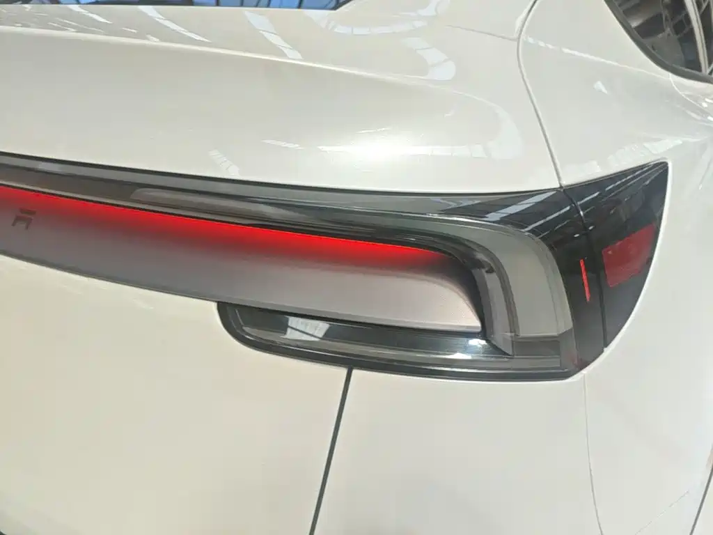 Model Y 2025 rear-wheel drive version купить на сайте DeffCars