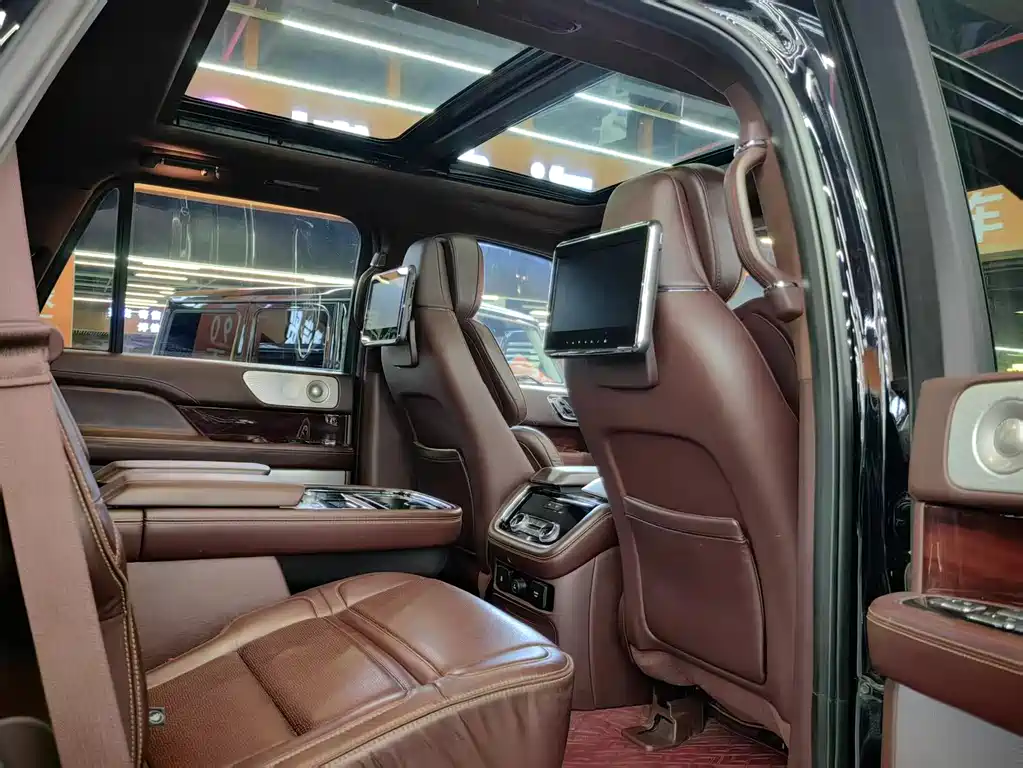 Navigator 2019 3.5T President Series National VI купить на сайте DeffCars