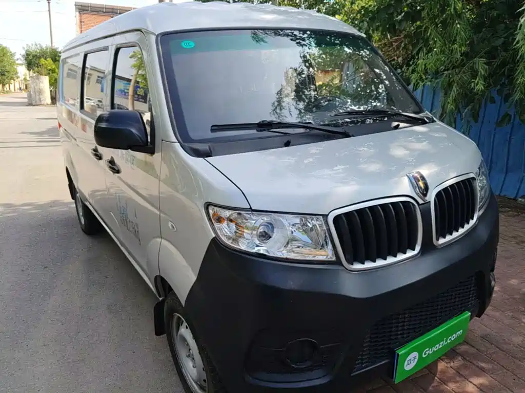 Hiace X30 2023 model 1.5L super luxury van 2/5 seats non-air conditioning version SWC15M купить на сайте DeffCars