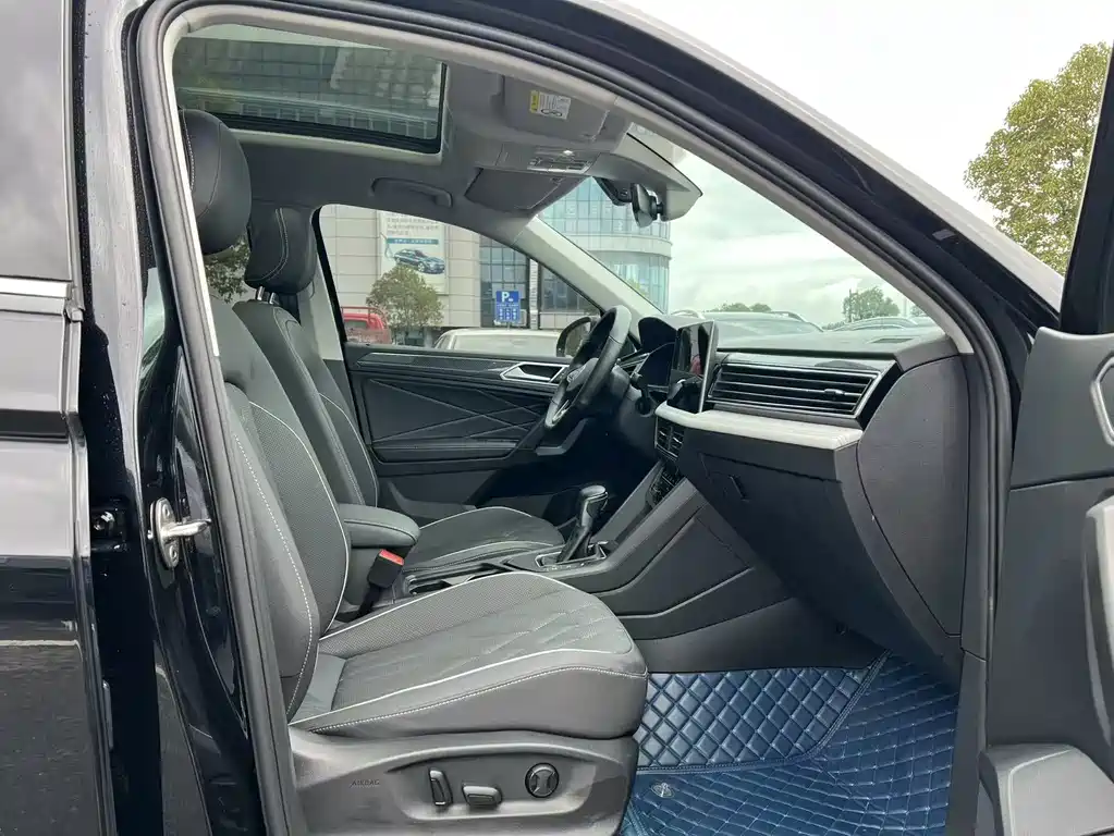 Tiguan L 2022 330TSI automatic two-wheel drive R-Line version купить на сайте DeffCars