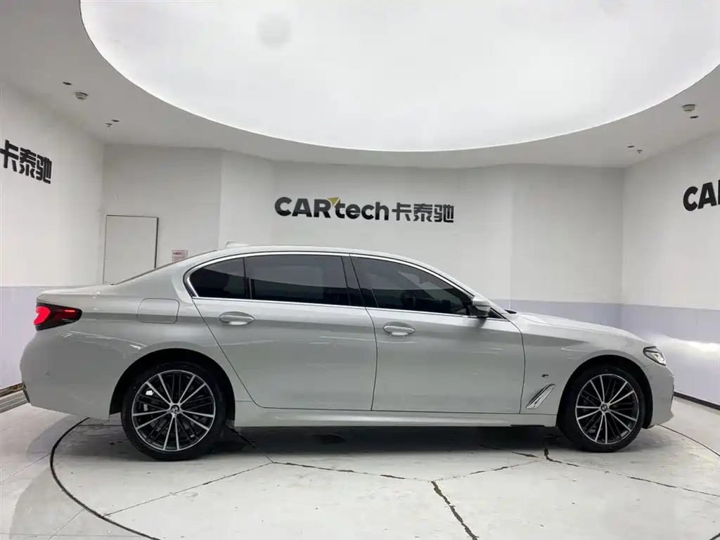 BMW 5 Series 2023 530Li Leading M Sports Package купить на сайте DeffCars