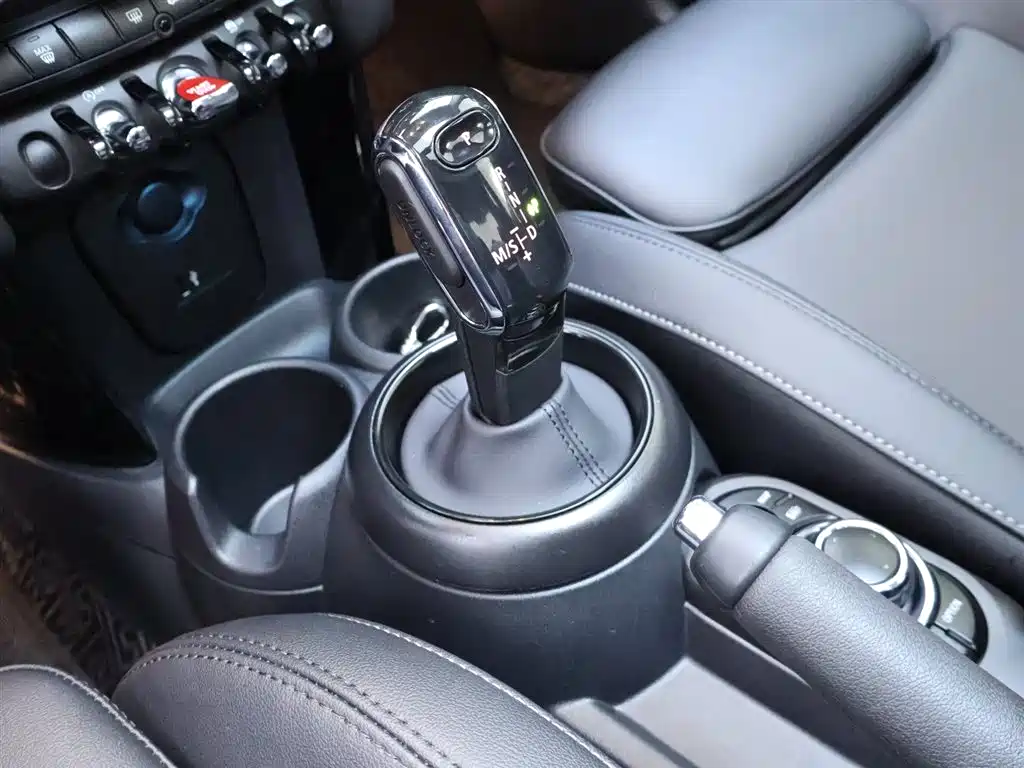 MINI 2023 1.5T COOPER Artist Five-Door Edition купить на сайте DeffCars