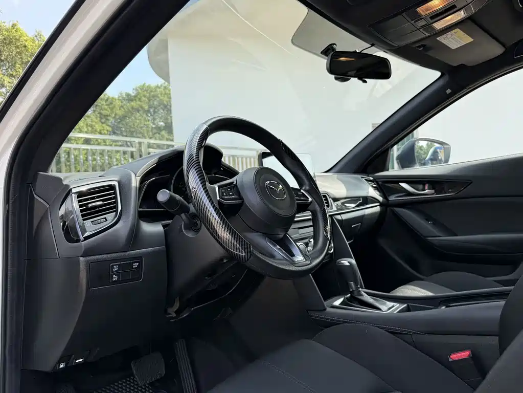 Mazda CX-4 2021 2.0L automatic two-wheel drive Blue Sky Vitality Edition купить на сайте DeffCars
