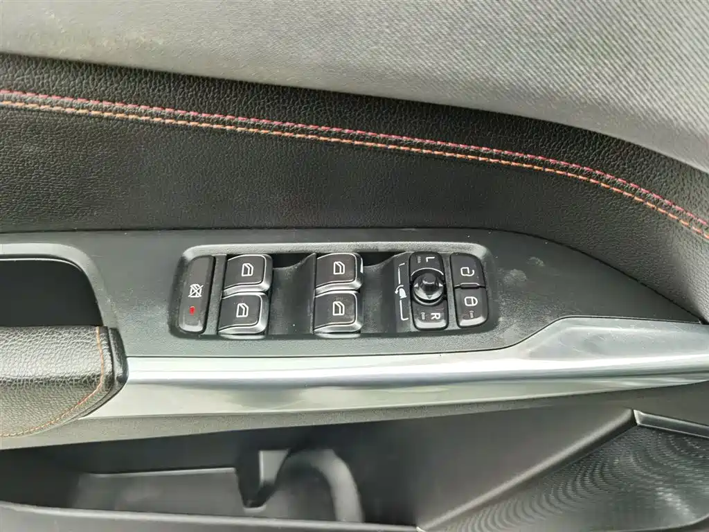 Lynk & Co 01 2017 2.0T 4WD Pro version купить на сайте DeffCars