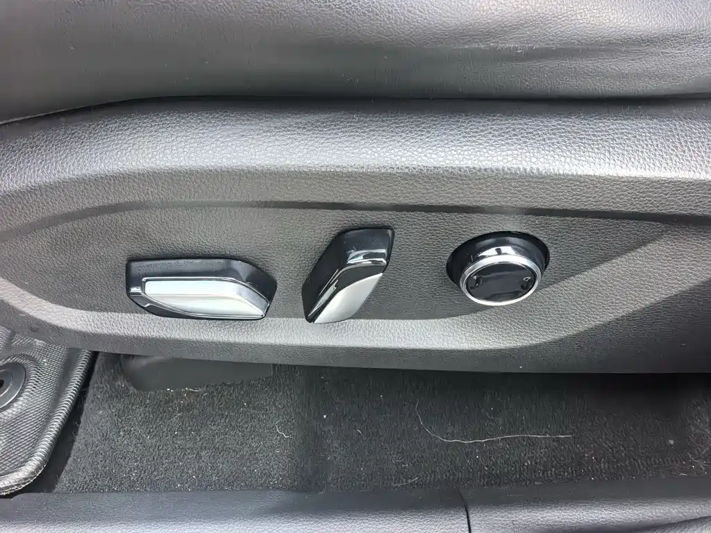 Lingyu 2021 EcoBoost 225 Collar Type 6 Seats купить на сайте DeffCars